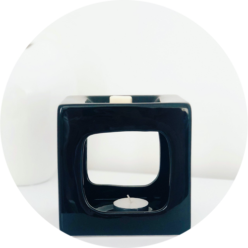 Black square wax burner. 