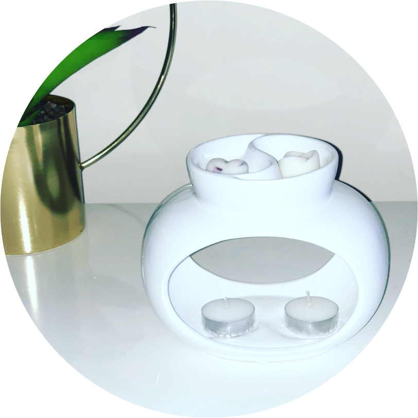 Oval double wax burner in white. 